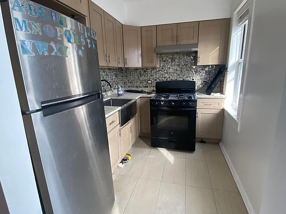 5th image of 19 Railroad Ave APT 3