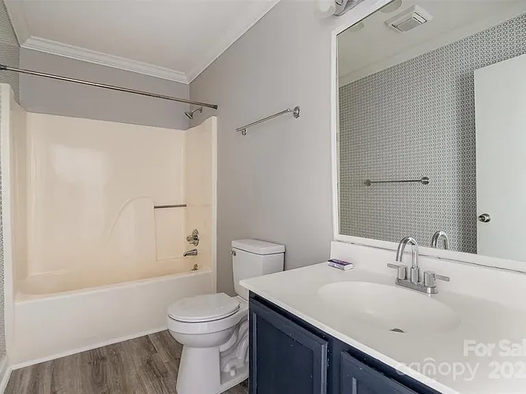 7610 Woods Ln #5 — Photo 9
