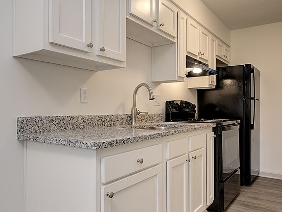 2nd image of 1 418 Wood Creek Dr #4