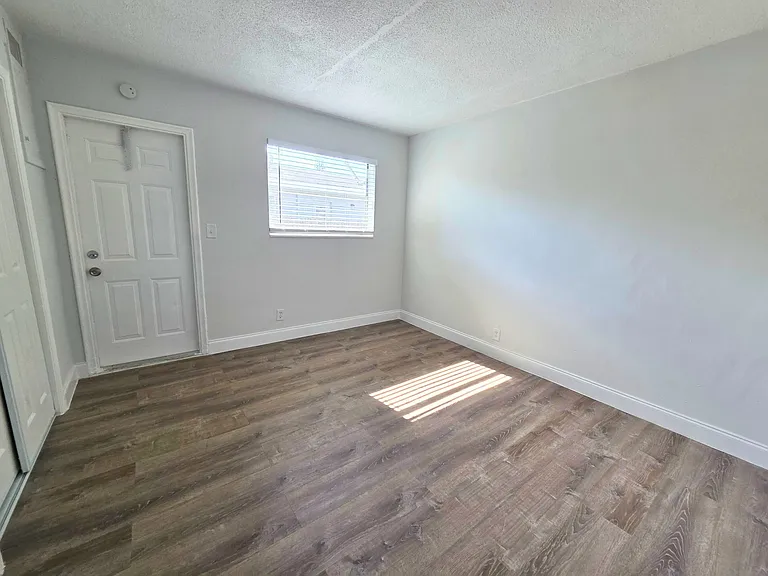 440 NW 40th Ct #4 — Photo 9