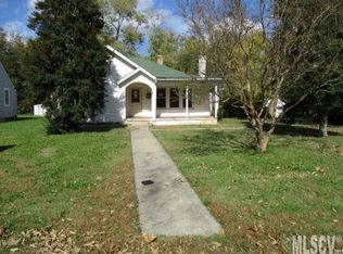 1930 2nd Ave SW, Hickory, NC 28602