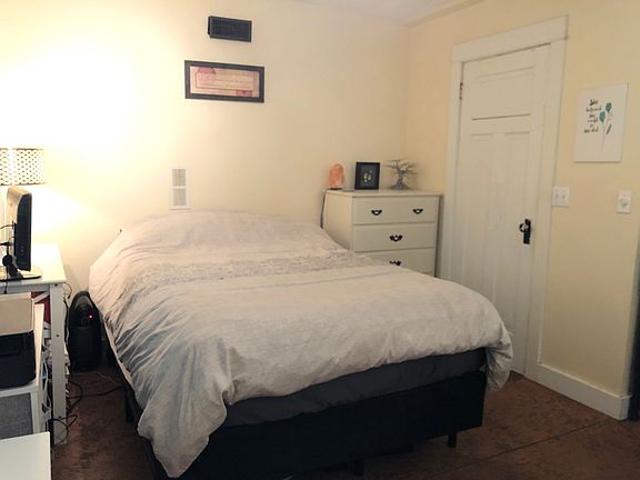 2nd image of 2912 Windsor St