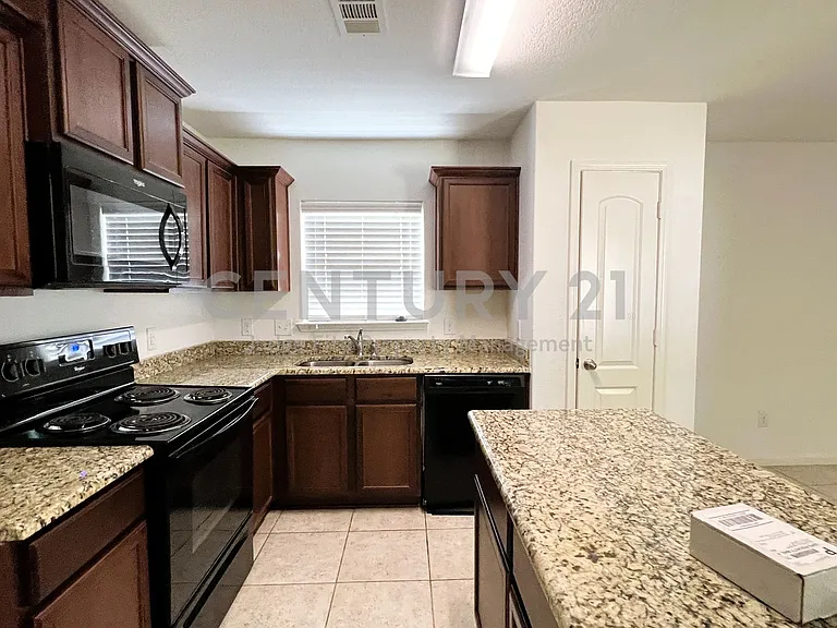 1904 Fairbanks Dr — Photo 6