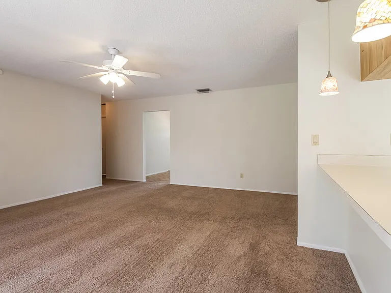 326 Montgomery Ave — Photo 4