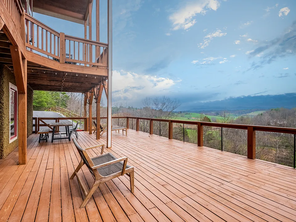 33 Silver Spoon Dr