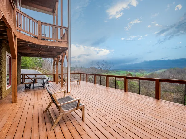 33 Silver Spoon Dr, Leicester, NC 28748