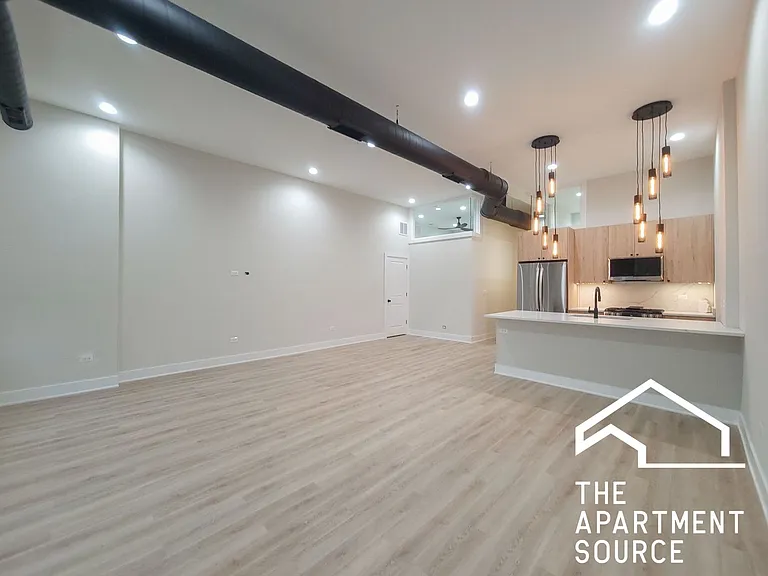 3830 N Southport Ave #1 — Photo 2