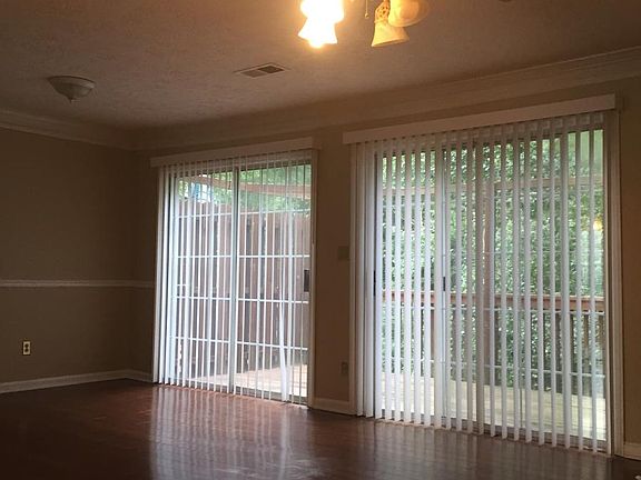 3rd image of 3908 Meadow Creek Dr