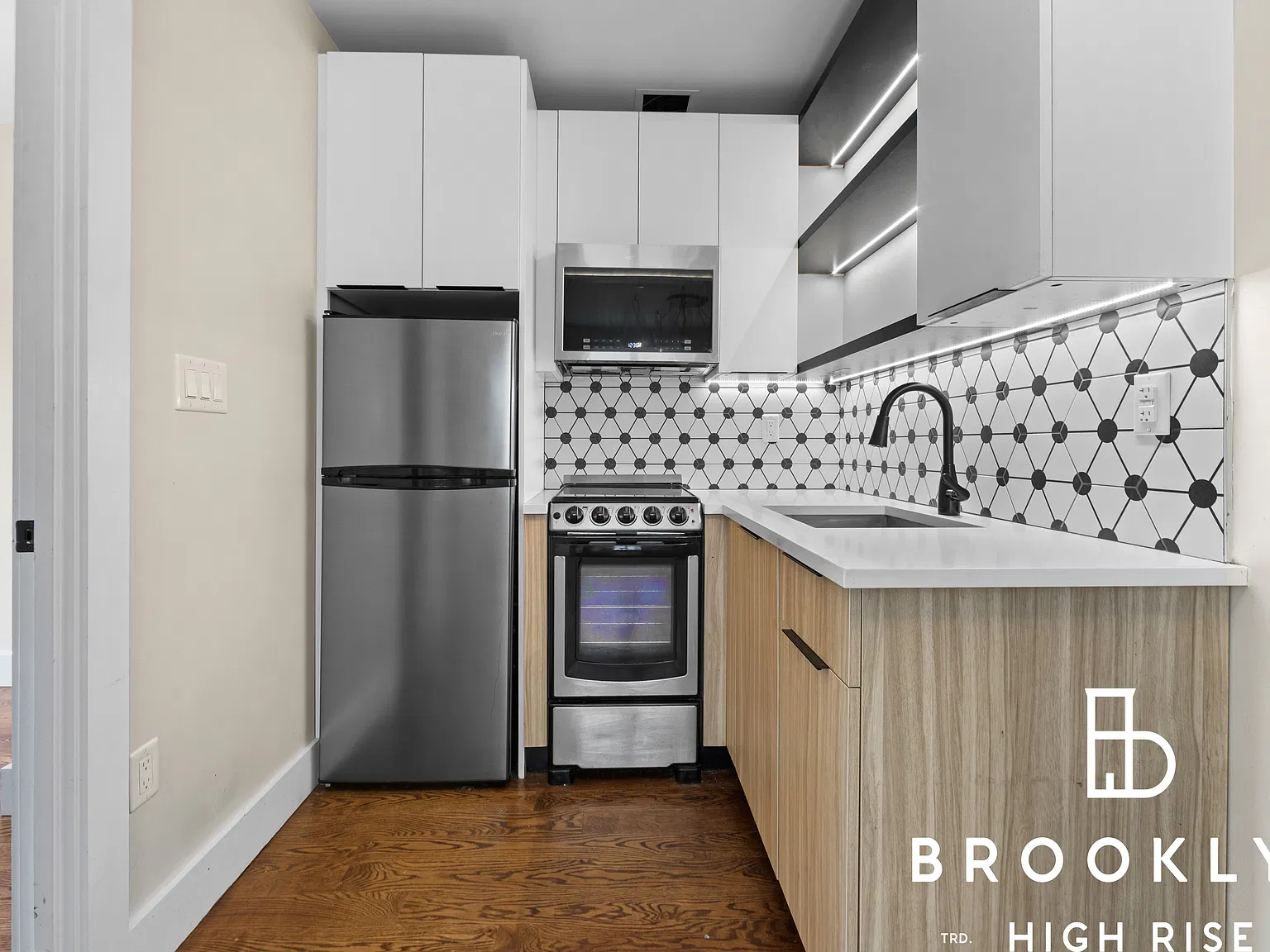 659 Hancock Street — Photo 3