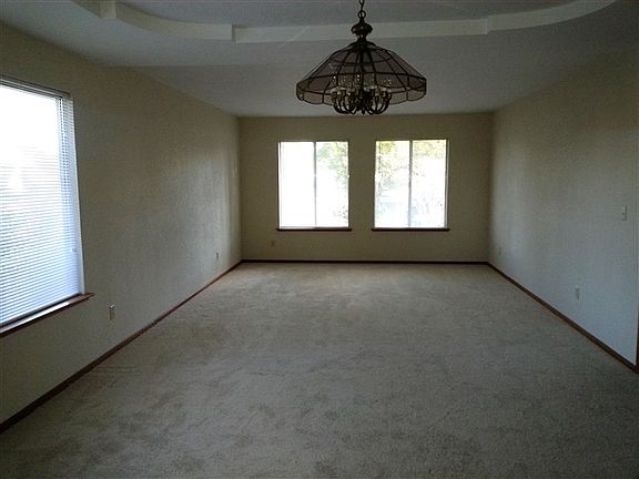 5th image of 490 E Birch Ave