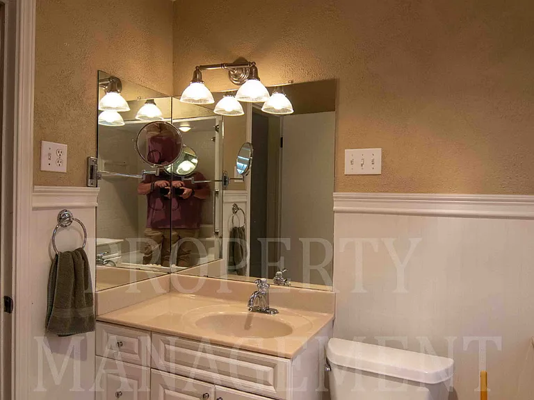 706 W 1st St — Photo 24