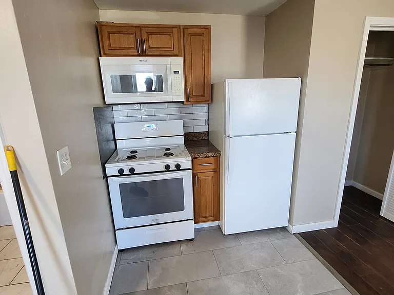 138 Henry St #3E — Photo 5