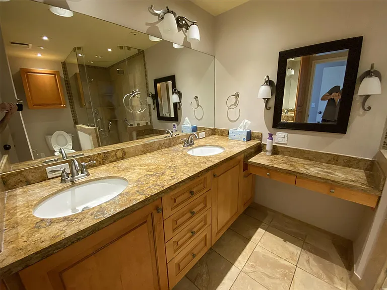 14 Greenway Plz #13R — Photo 7