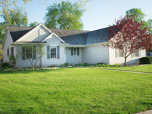 3rd image of 11275 Moorfield Dr
