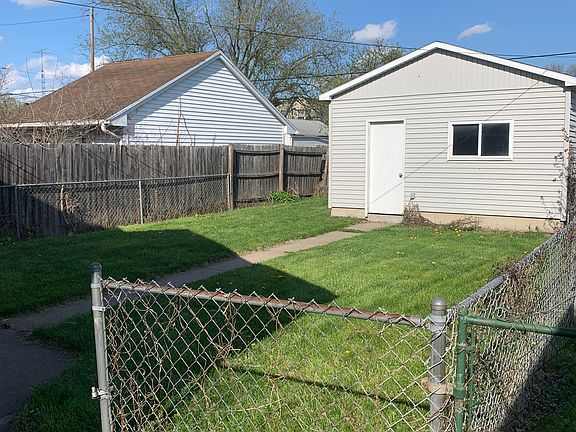 3rd image of 1009 National Ave