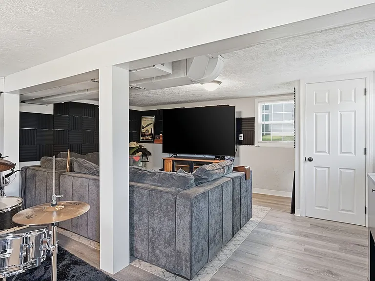 62 N Circle Dr — Photo 22