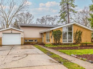 1426 Wescott Rd, Northbrook, IL 60062