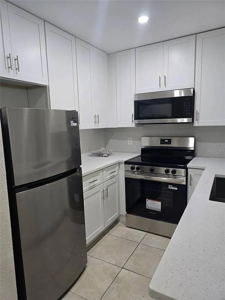 2 bed, 1.0 bath, 3456 sqft, $1,400 — Photo 4