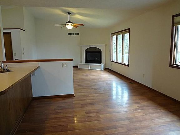 4th image of 926 Candela Ln