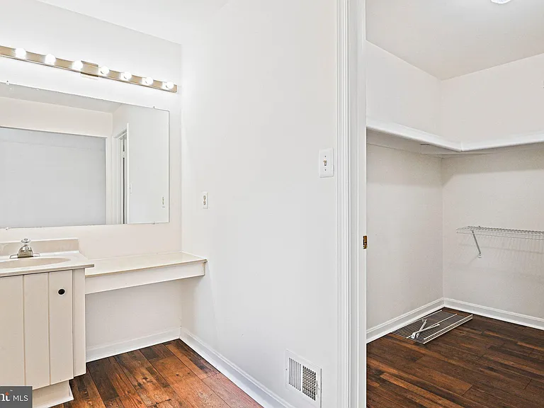 2885 Kelly Sq — Photo 9