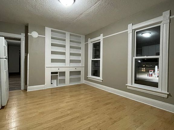 5th image of 420 W Bremer Ave #1/2