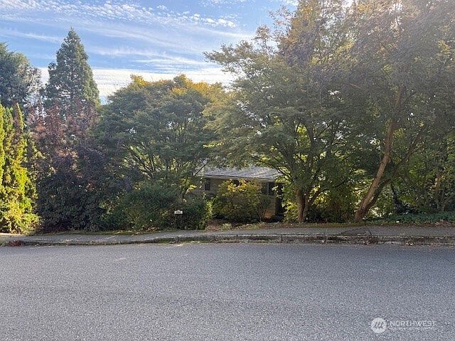 1st image of 906 109th Avenue SE