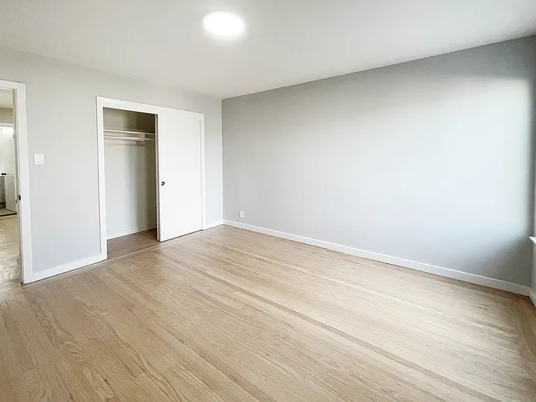 2421 Judah St #4 — Photo 8