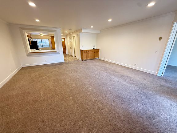 5th image of 8880 Villa La Jolla Dr Unit 214