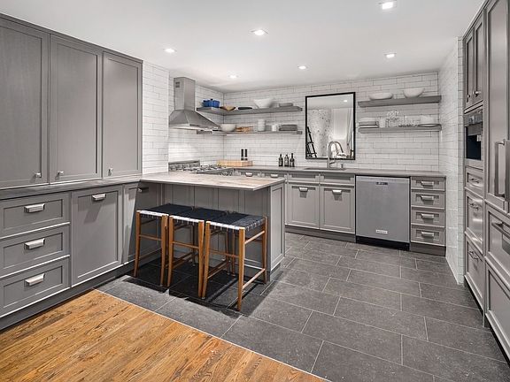 5th image of 161 Perry St #1C