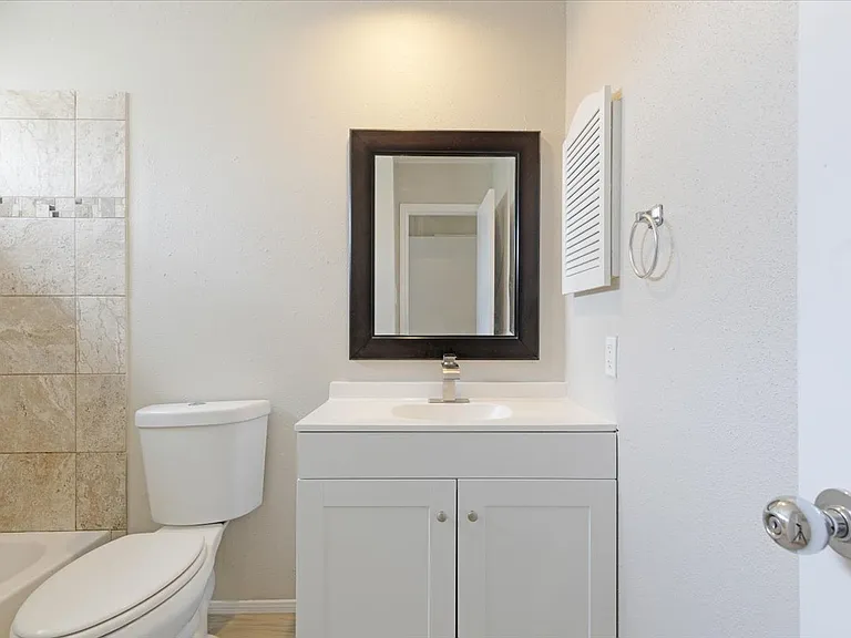 10254 Bridgeland Ln — Photo 11