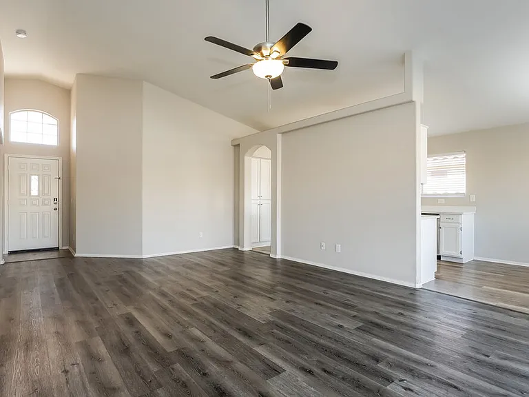 12218 W Cambridge Ave — Photo 4