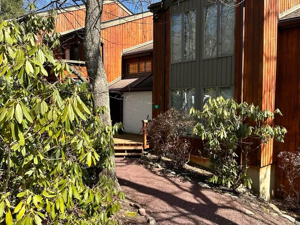 55 Red Fox Ct, Lake Harmony, PA 18624