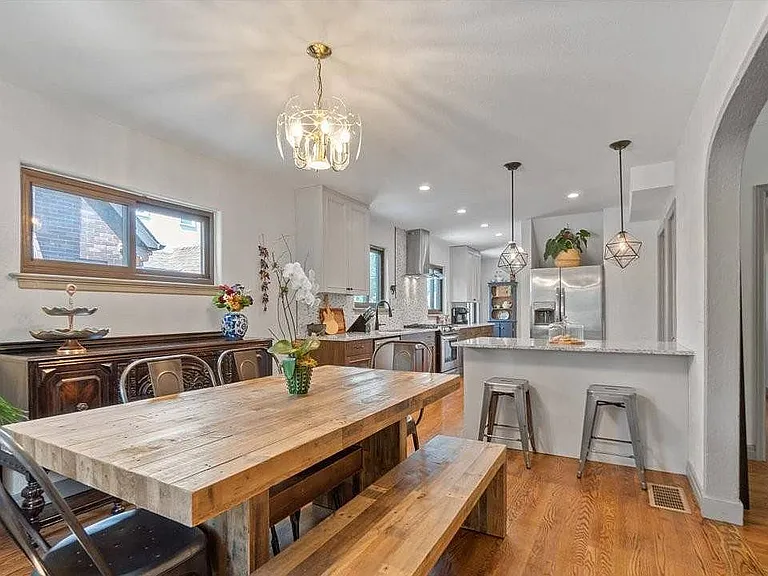 1418 Glencoe St — Photo 12