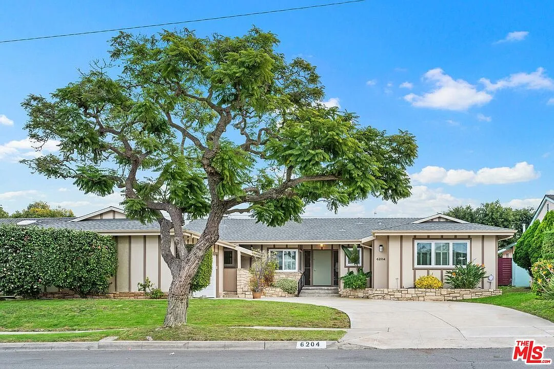 3 bed, 2.5 bath, 2707 sqft, $6,700 — Photo 2