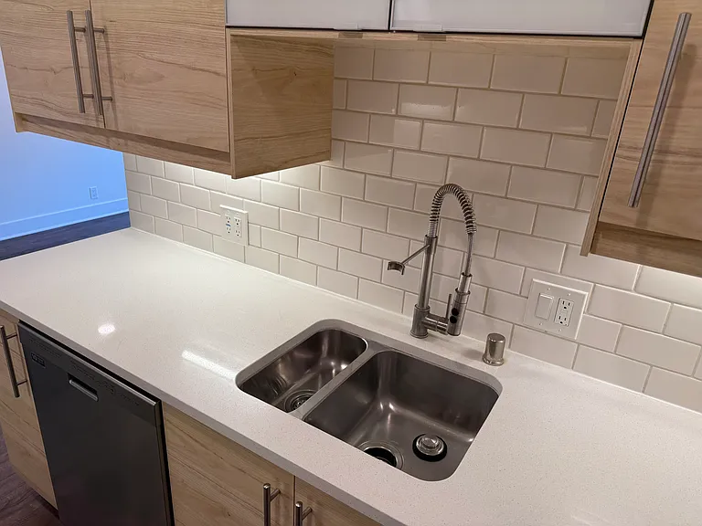 1011 Linden Ave #9 — Photo 3