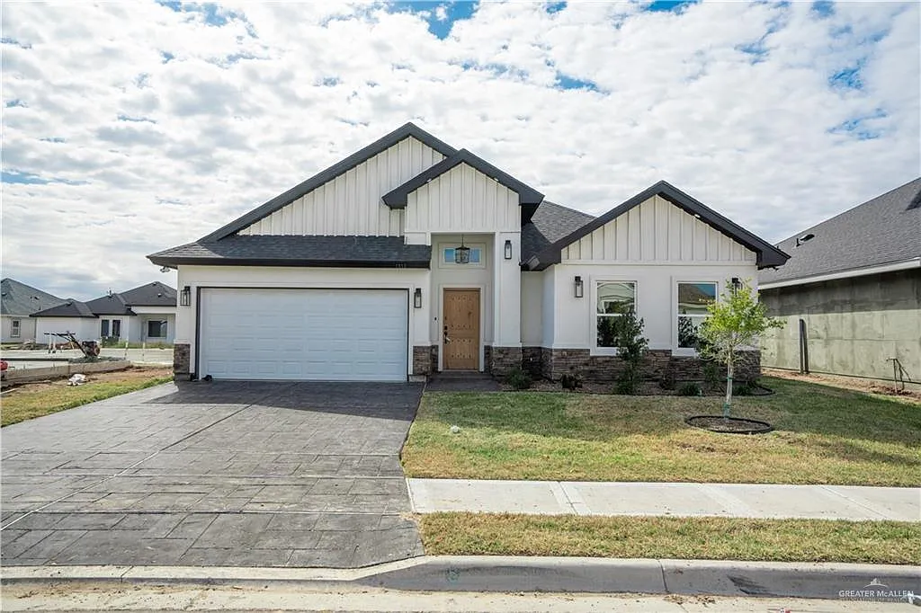 3 bed, 2.0 bath, 1732 sqft, $2,400 — Photo 2