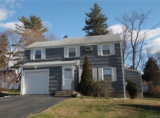 26 Guilford Dr, Bridgeport, CT 06606