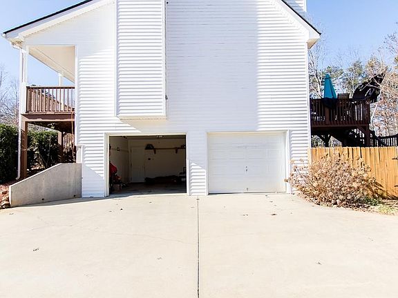 3rd image of 652 Greenwood Park Way