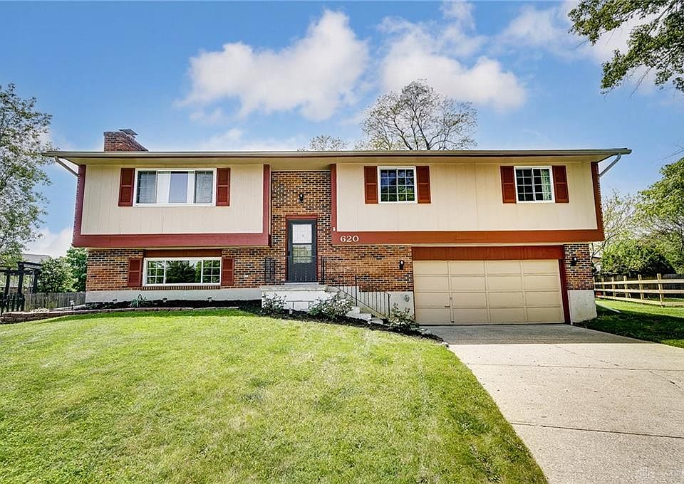 1st image of 620 Lake Forest Dr