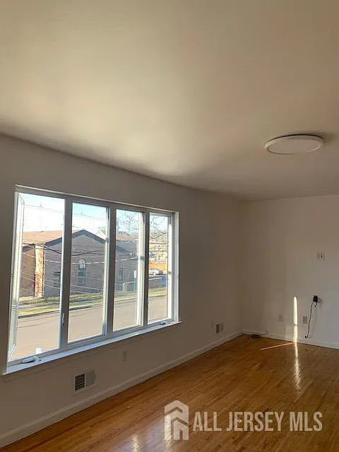 3 bed, 3.0 bath, $3,050 — Photo 4