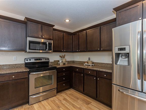 5th image of 1745 SE Greentree Dr