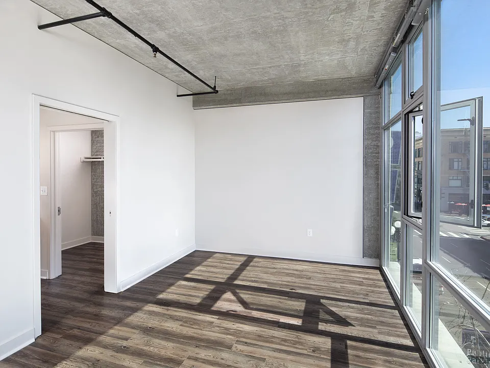 Building Photo 5