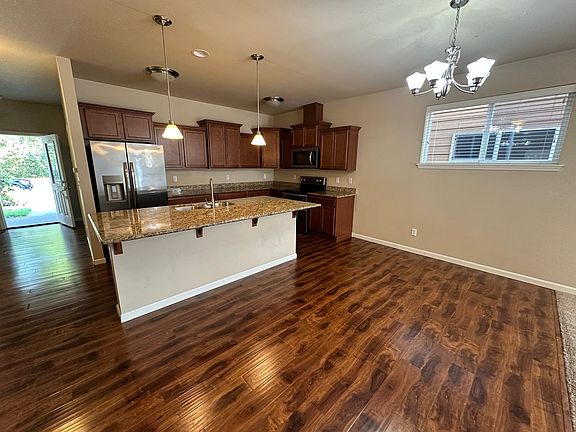 3rd image of 7613 Columbia Way NE