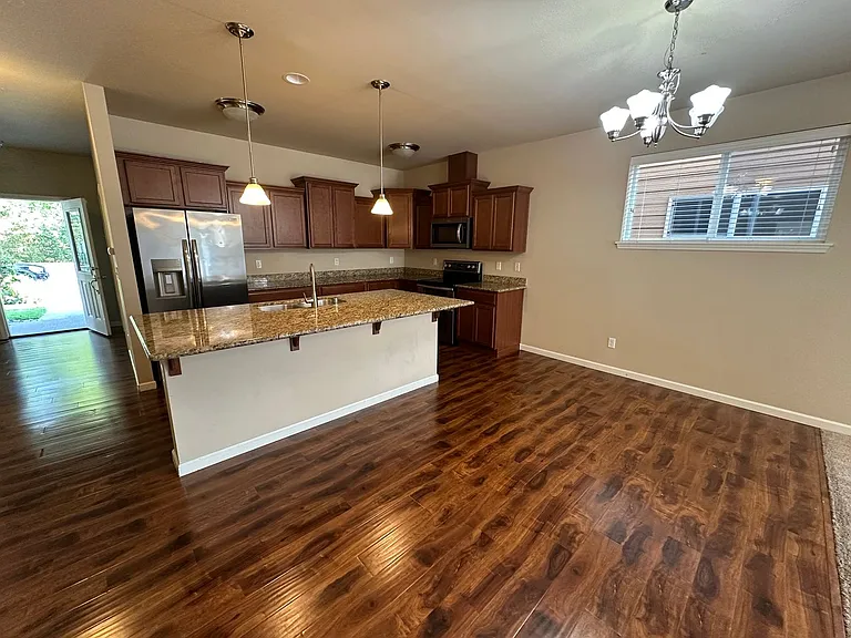 7613 Columbia Way NE — Photo 3
