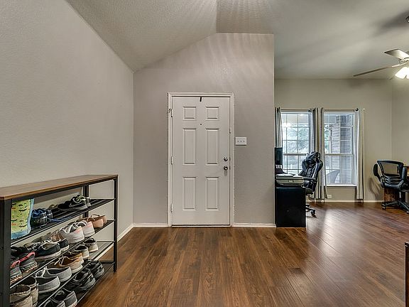 5th image of 305 Bayberry Dr