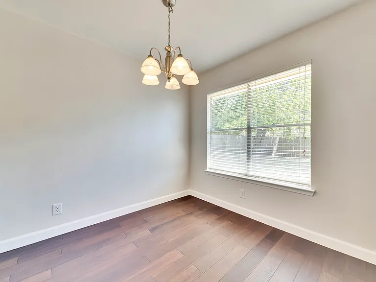 519 Yucca Dr — Photo 16