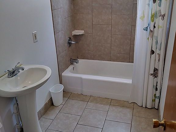 3rd image of 11750 Sobieski St