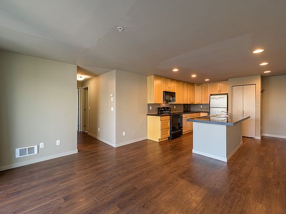4th image of 717 Belmont Ave E APT 203