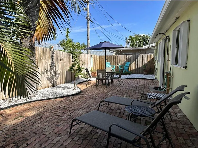 49 Douglas Dr — Photo 52