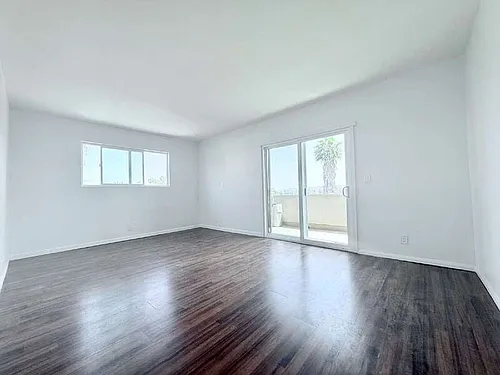 1915 S Longwood Ave #5 Photo 1